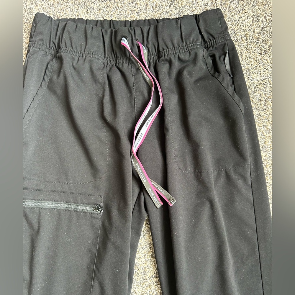 Vince Camuto like new Black Jogger Style Scrub Pants size small - Picture 2 of 7